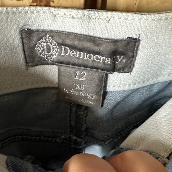 Democracy Light Blue Denim Capri Jeans Size 12 - Picture 2 of 2